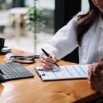 Kenapa Pengendara Motor Suka Lupa Mematikan Sein?